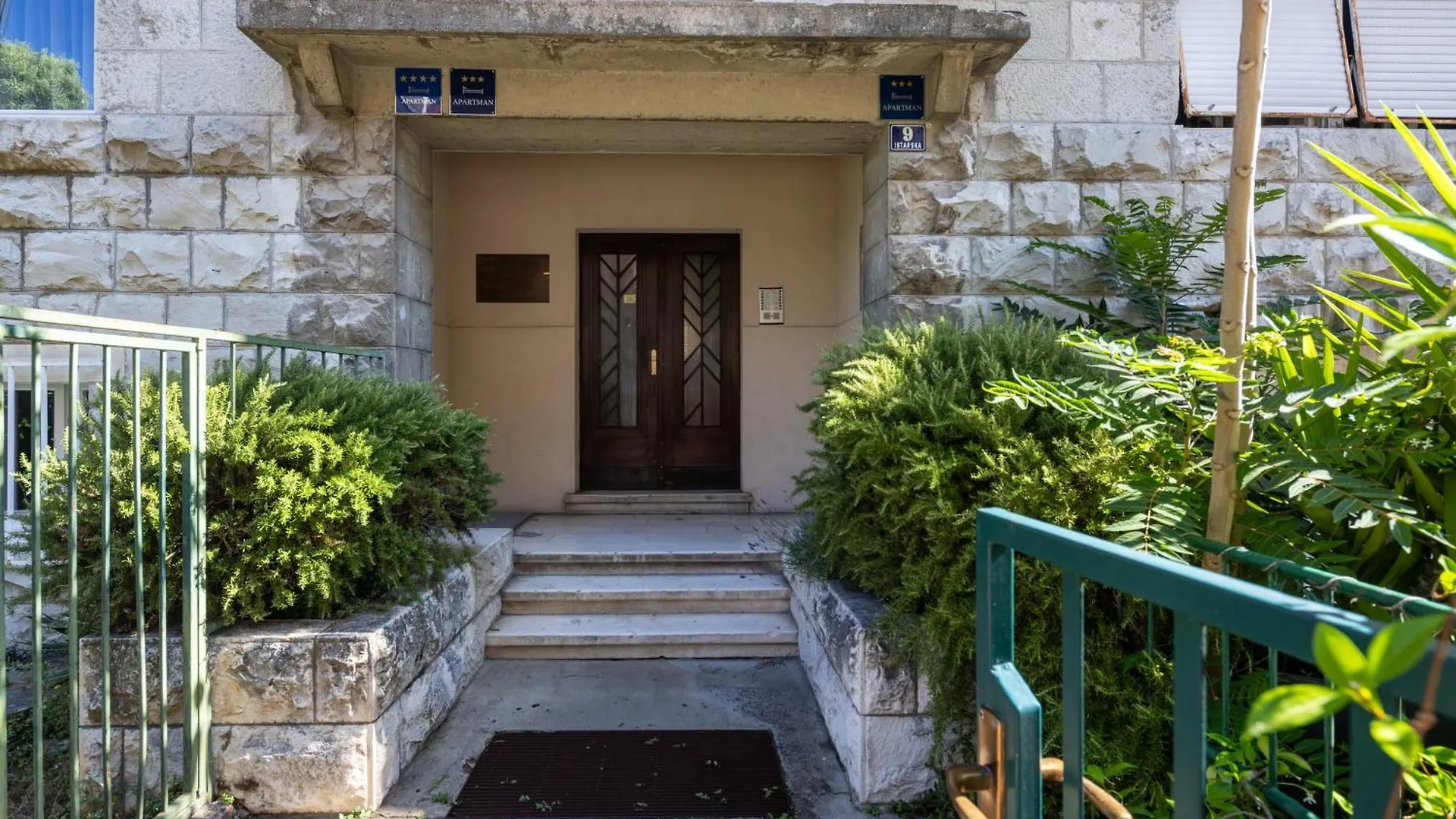 Centrino Apartment Split